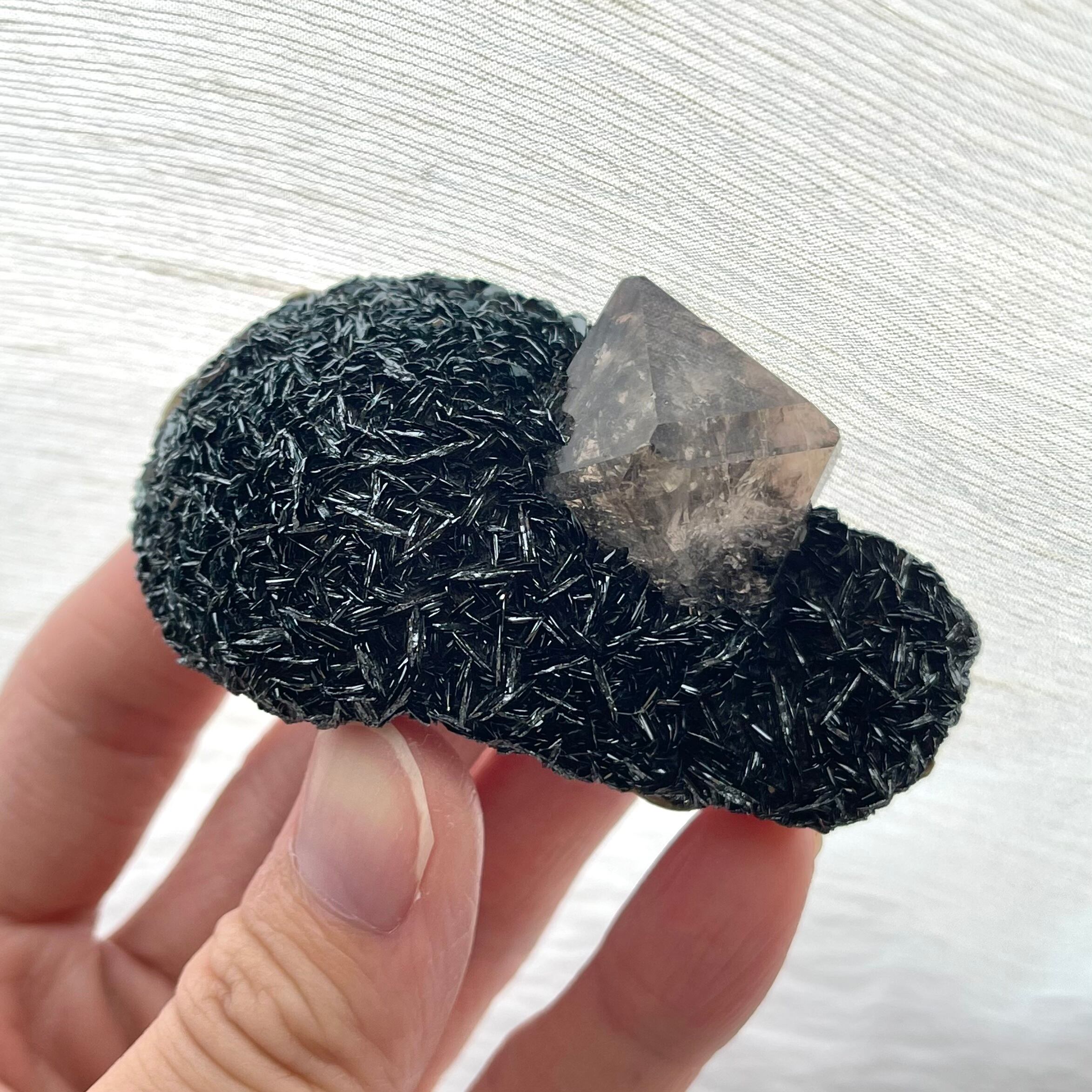 スモーキークォーツ / ヘマタイト【Smoky Quartz on Hematite