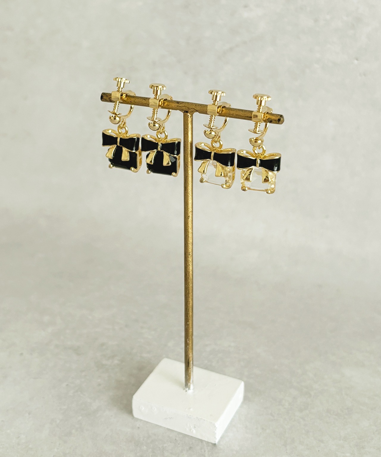 S I U R | crystal ribbon earring / pierce