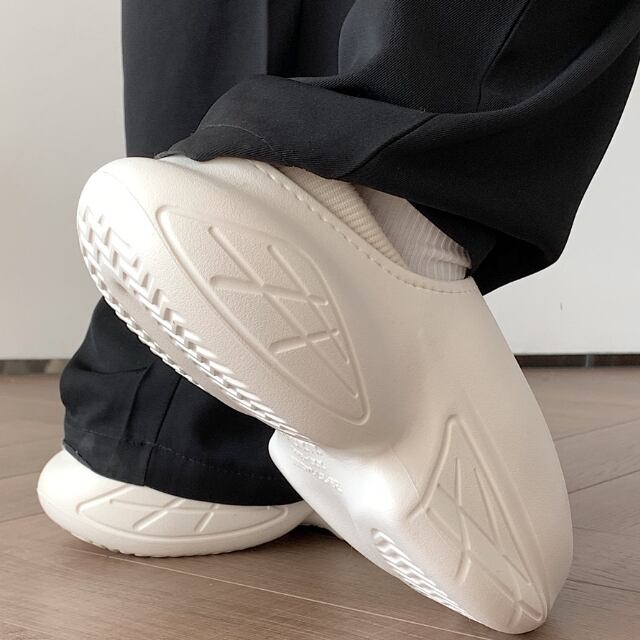 【予約販売】スリッポン 厚底 楽ちん 暖かい もこもこ ホワイト/ブラック/ベージュ カジュアル スポーティー 靴 お洒落 ストリート 韓国 23cm/23.5cm/24cm/24.5cm/25cm/25.5cm/26cm/26.5cm/27cm/27.5cm