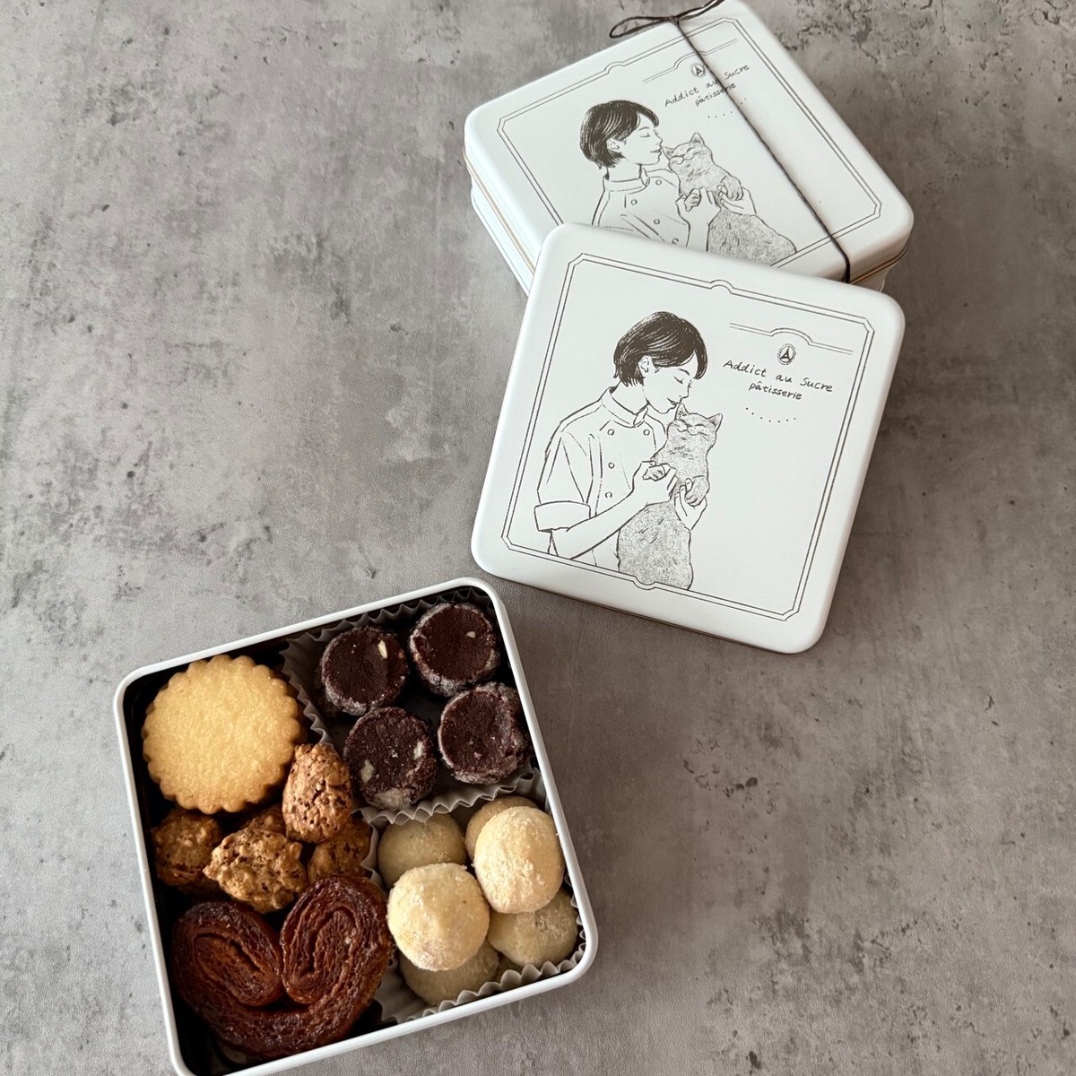 アディクト オ シュクル の商品 ねこと私 クッキー缶 5種焼き菓子セット