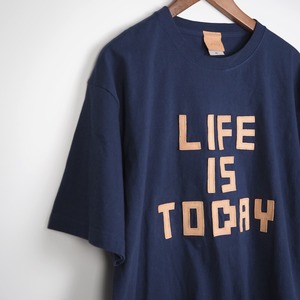 Short sleeve T-shirt with leather patch “LIFE IS TODAY” (5 colors)
