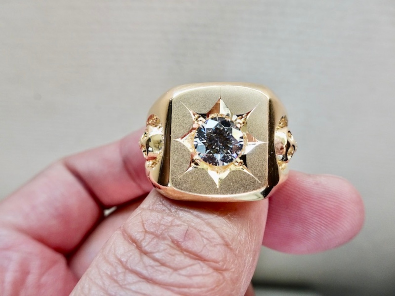 仁尾彫金『一つ星ジルコニア、ゴールドラッキースカル印台リング  