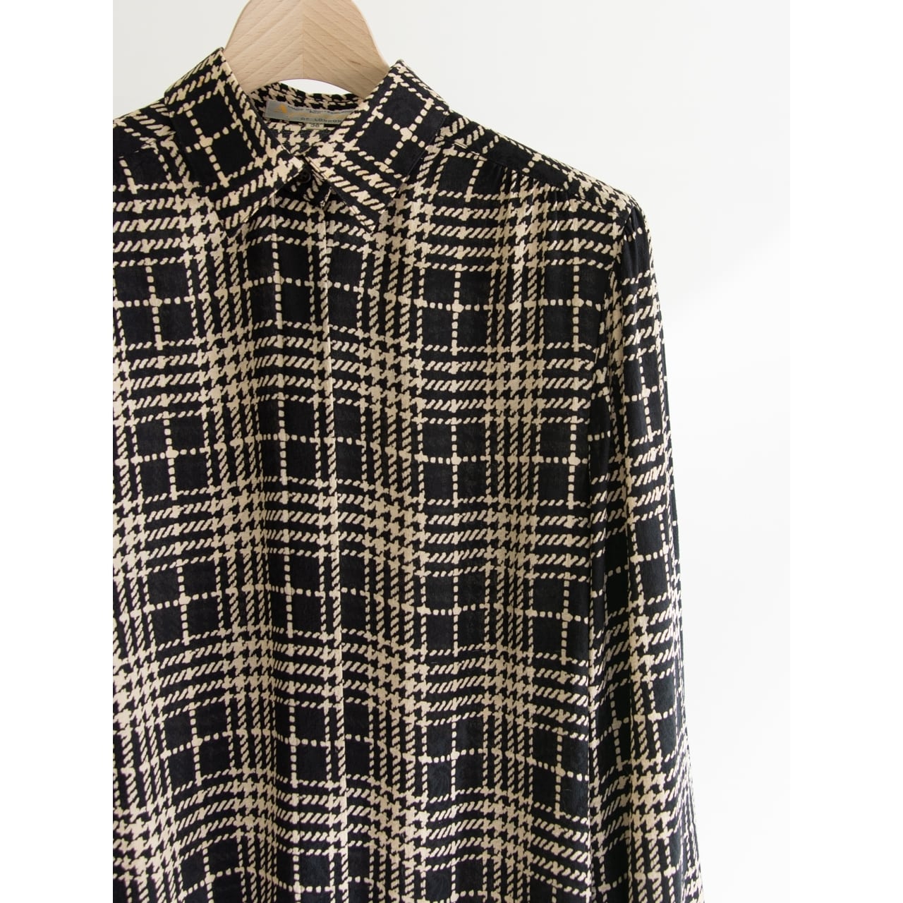 【Aquascutum】Made in Switzerland Silk Blouse（アクアスキュータム スイス製シルクブラウス）