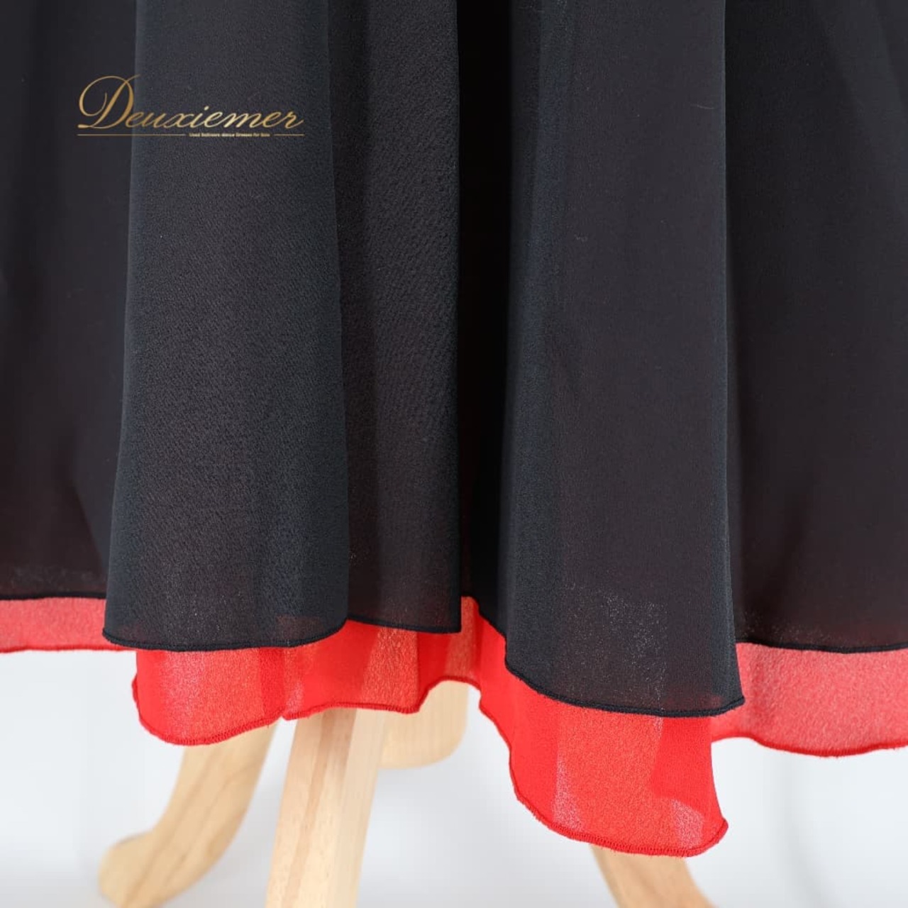 社交ダンス 衣装 スカート ブラック系 レッド系 elegance fashion 練習 レッスン 無地 シンプル 黒 赤 上品 リバーシブル 2way かわいい 巻きスカート ラップスカート ダンス衣装 イベント ステージ パーティー