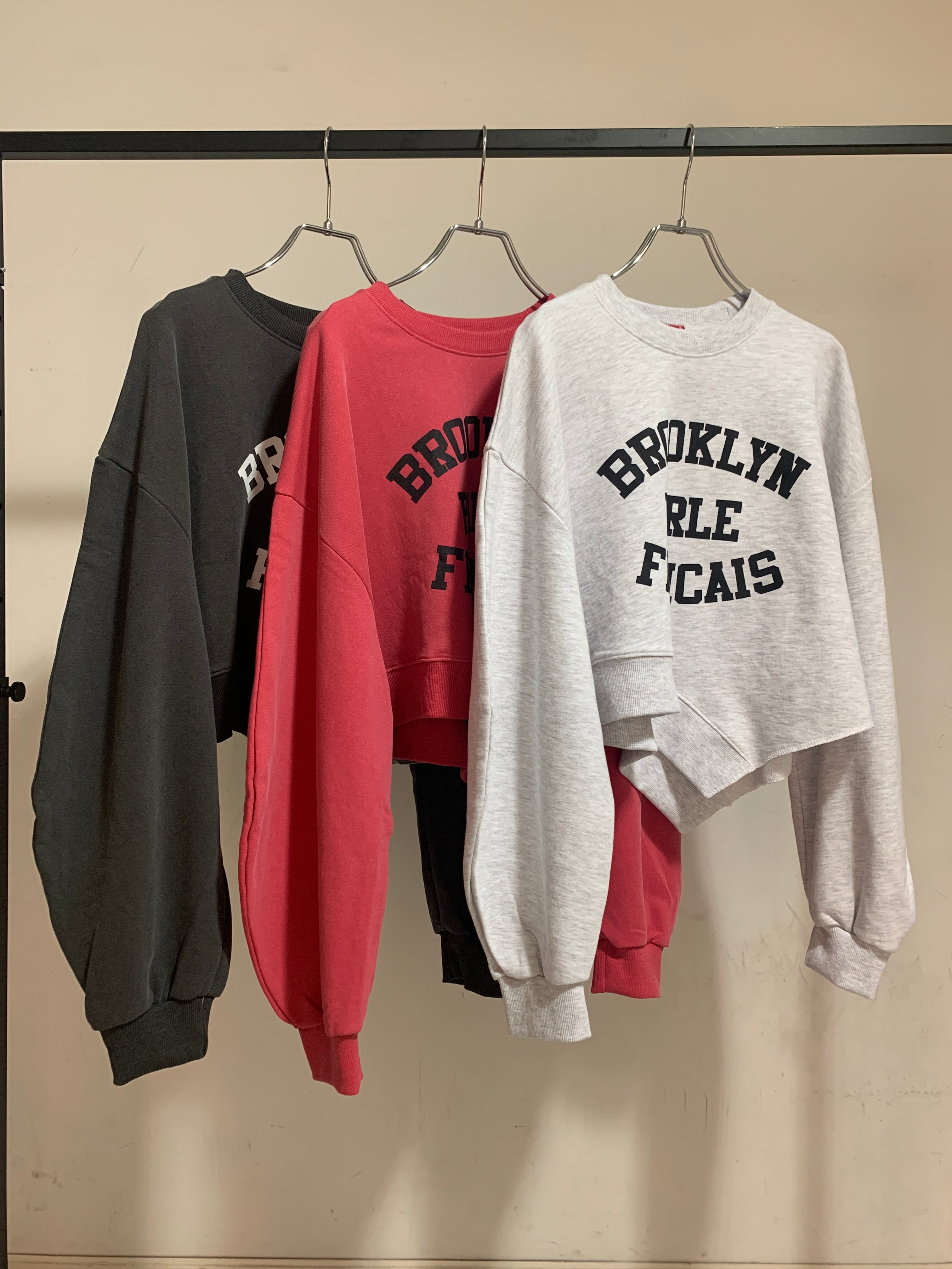 "BROOKLYN"hem cut short sweat
