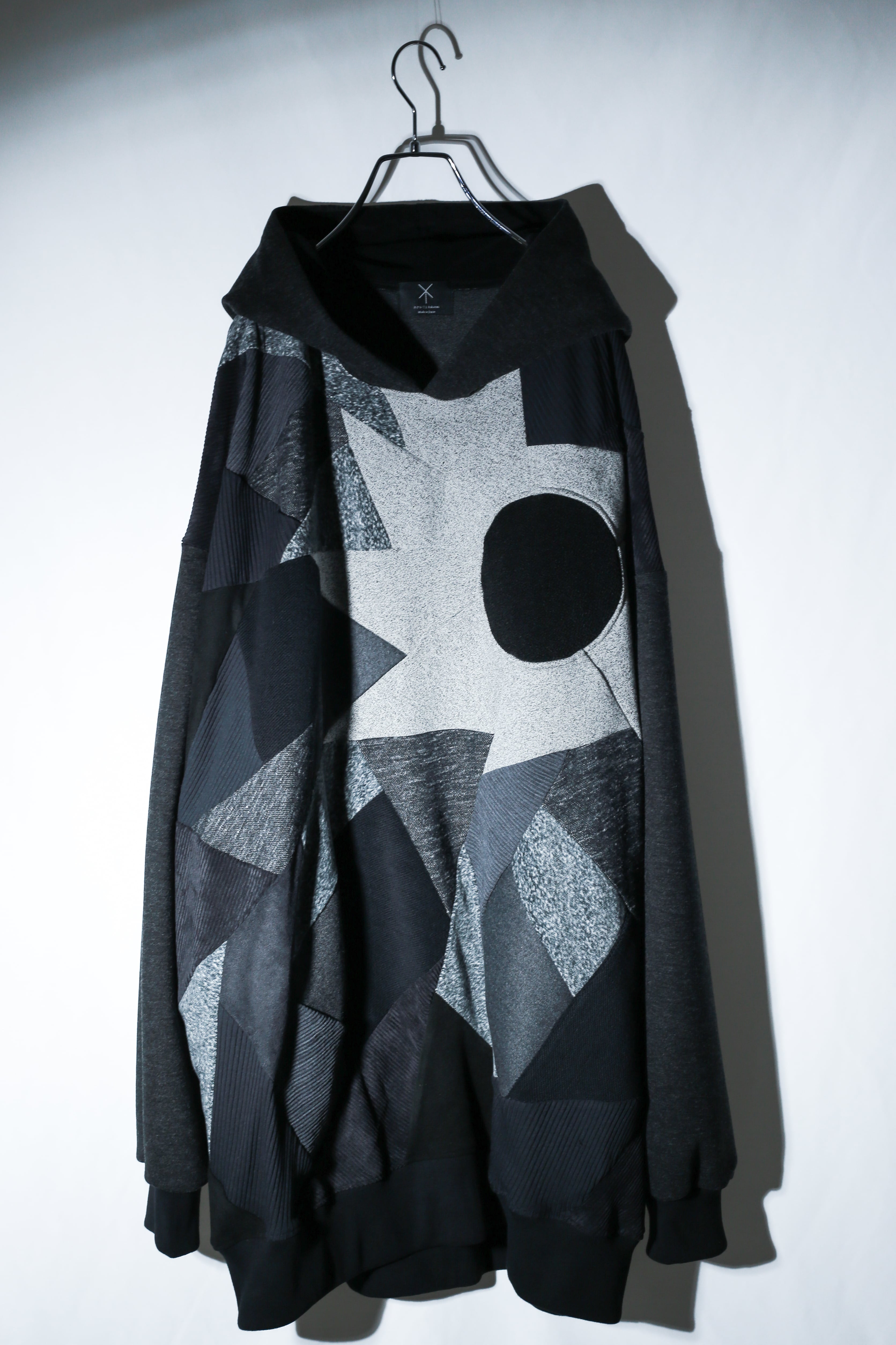 Hole-Hoodie (dark grey/black)