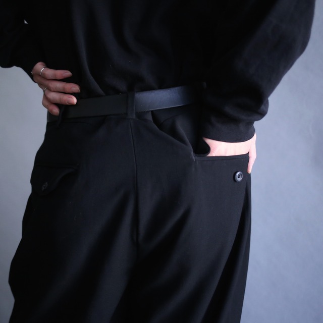 2-tuck tapered silhouette black wide slacks