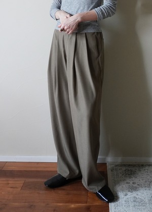 神ウエスト！　タックパンツ