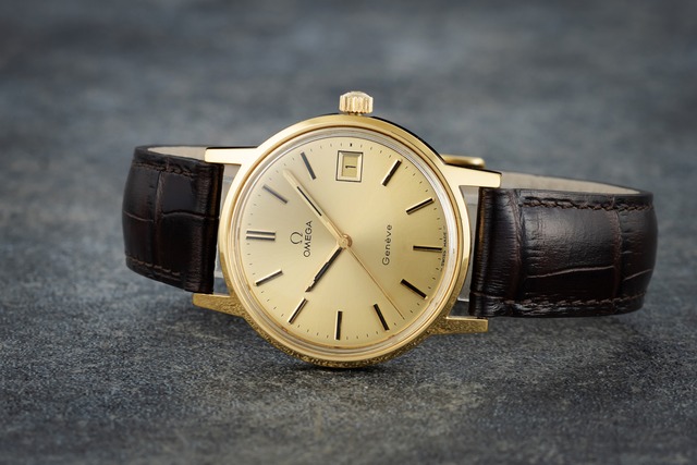 オメガ ジュネーブ 136.0099 デイト 金文字盤 Cal.1030 1972年製 7448  