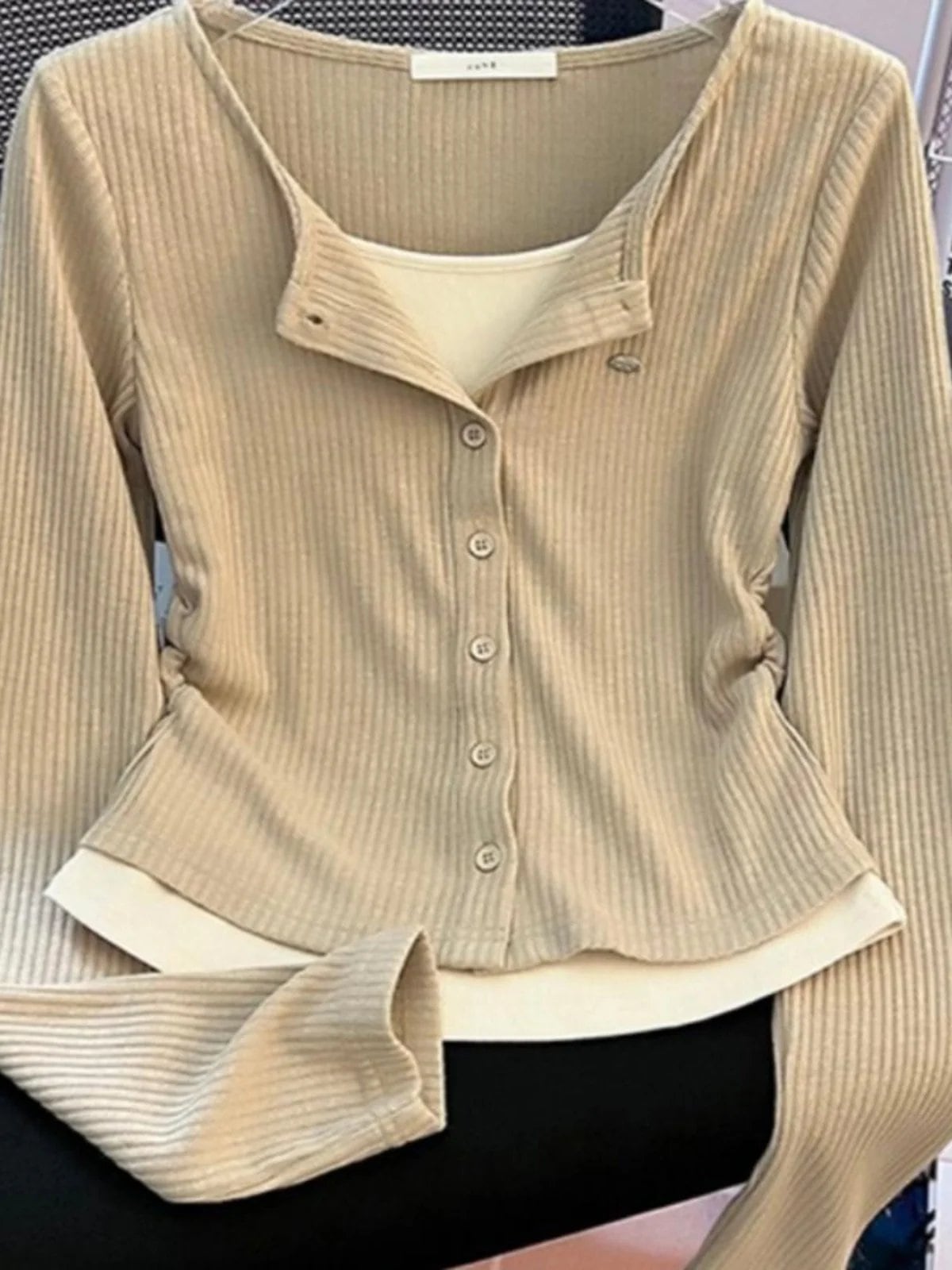 ユニークなデザイン長袖スリムフィット Tシャツ女性の初秋の新プラスサイズフィッティングベースシャツトップ韓国スタイルニットニット