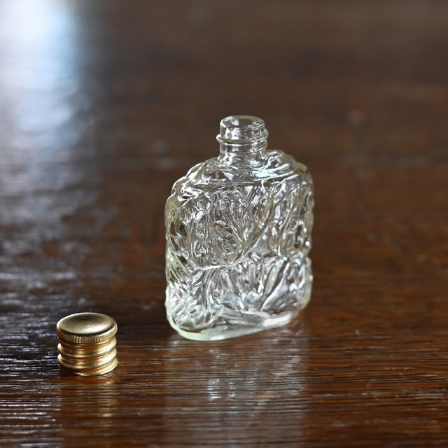Perfume Bottle/ 香水瓶〈 チェコガラス・オブジェ・ディスプレイ・アンティーク・ヴィンテージ 〉