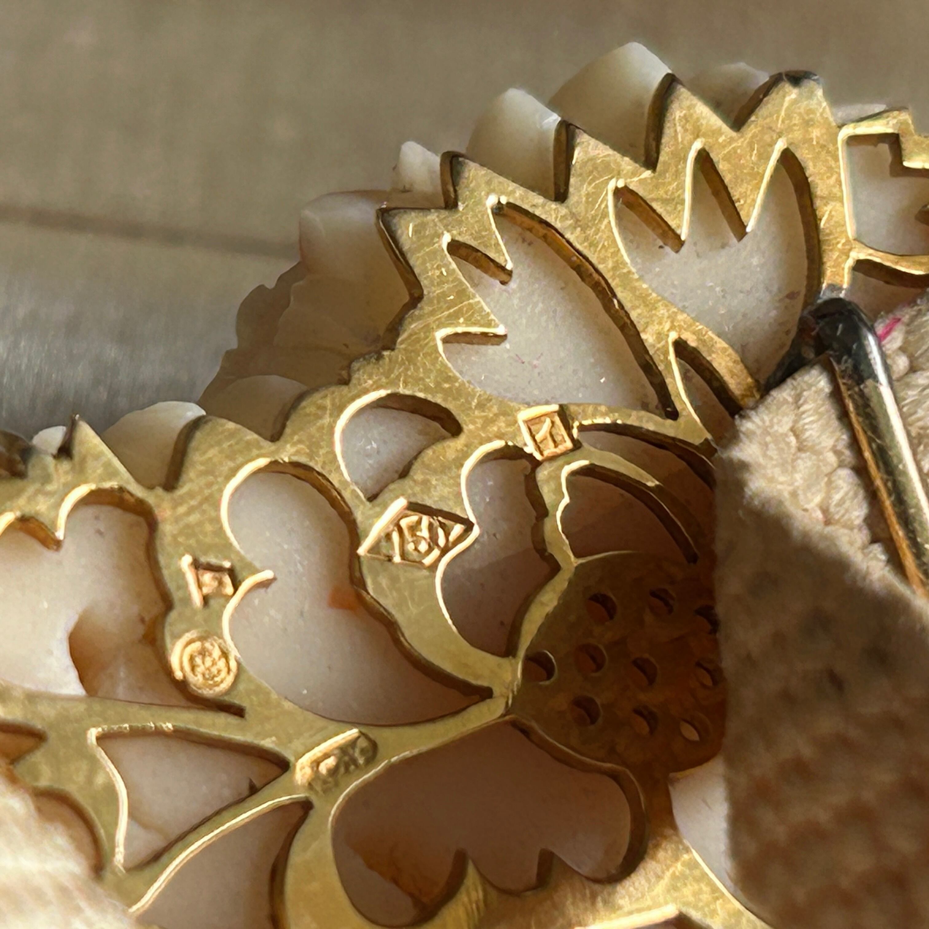 アンティーク　昭和5年　白珊瑚の牡丹帯留め