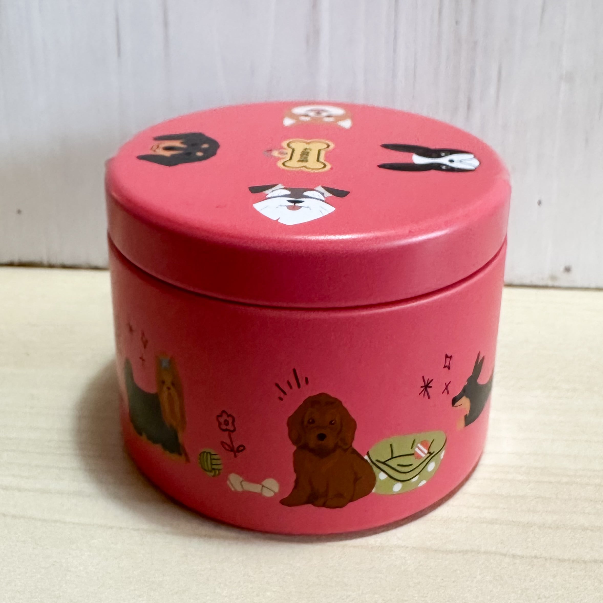 ドッグおやつ缶 レッド | わんこ雑貨の店 スマイルズ