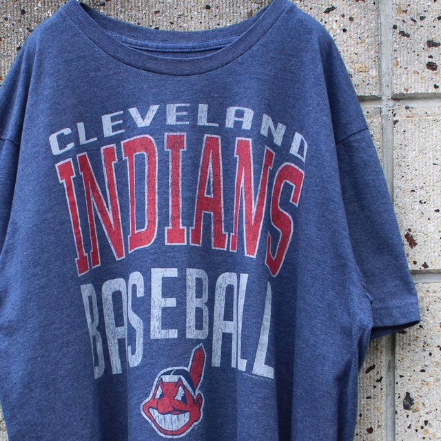 【XLサイズ】CLEVELAND INDIANS 旧エンブレムロゴ入り MLB公式もの 古着 Tシャツ