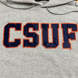 【champion】カレッジ カリフォルニア州立大学 CSUF 刺繍 パーカー フーディー スウェット プルオーバー 2XL ビッグシルエット チャンピオン US古着