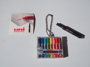 文具ミニチュアマスコット第7弾①三菱鉛筆株式会社〈水性顔料マーカー プロッキー〉