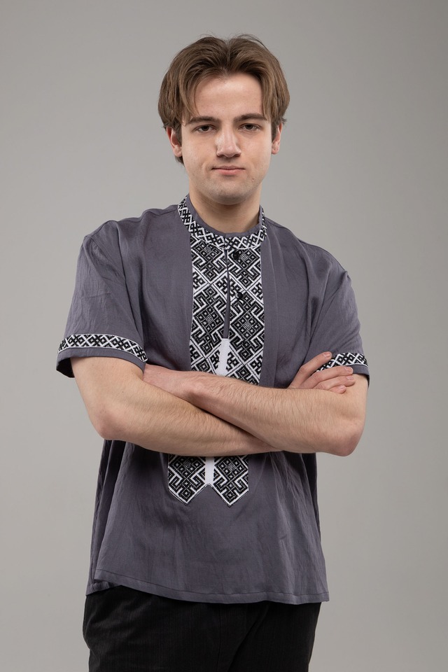 【男女兼用モデル】ウクライナ手刺繍ヴィシヴァンカ　半袖　フリーサイズ