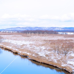 冬の新釧路川と釧路湿原　 Shinkushiro River and Kushiro Marsh in winter