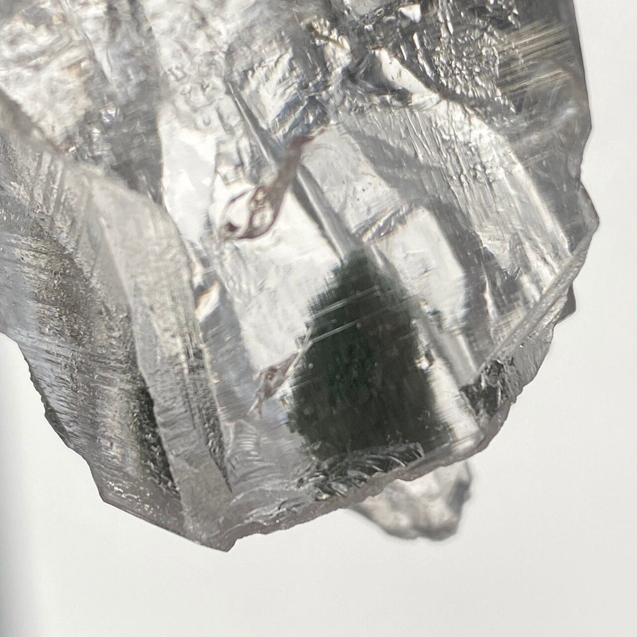 インドヒマラヤマニハール産クローライト・イン・クォーツのポイント