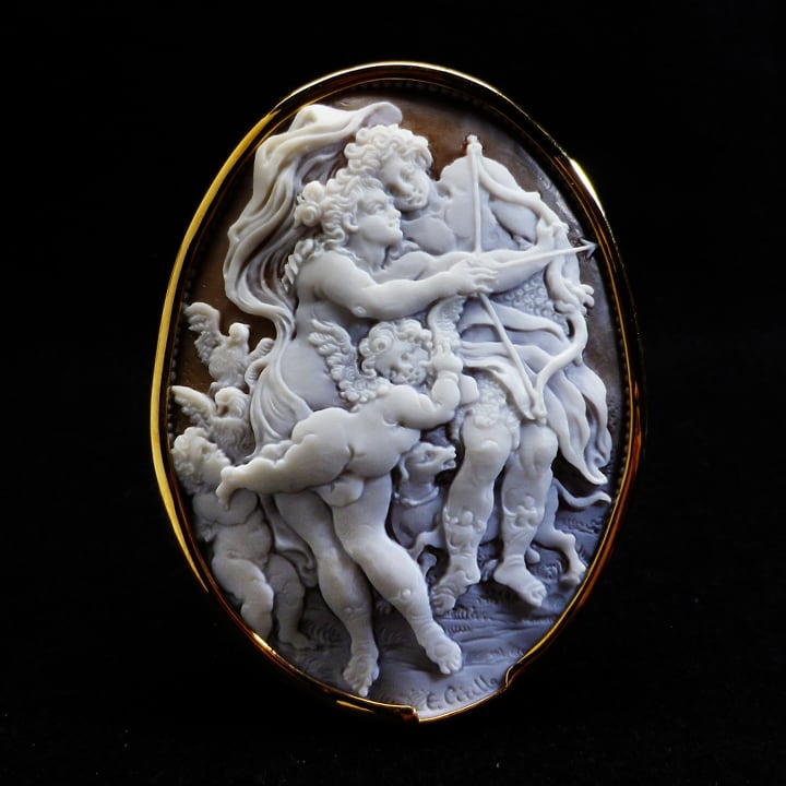 エンツォ・チリッロ作 ”神の双子たち”