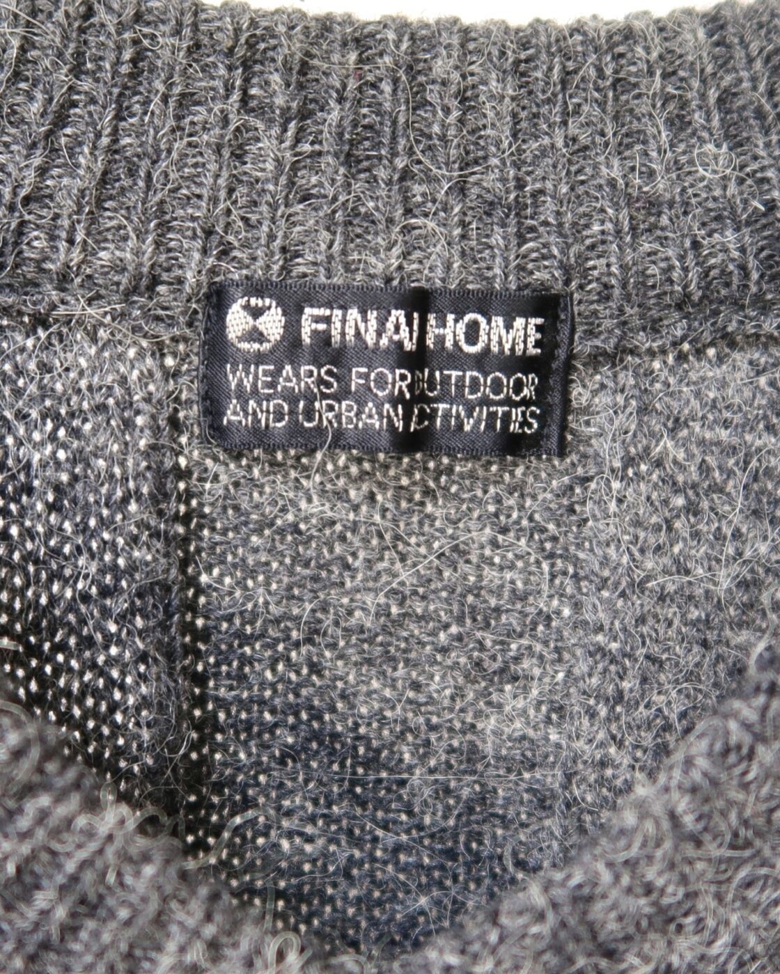 FINAL HOME bondage design v-neck knit | PAY ID