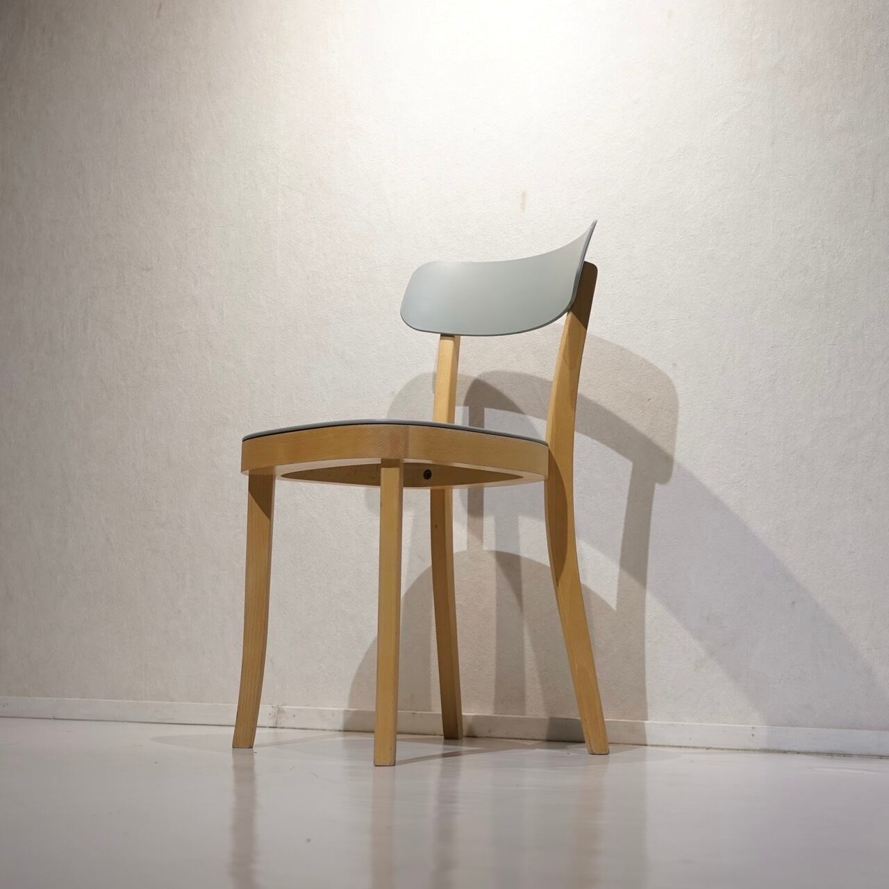 ヴィトラ vitra バーゼルチェア Basel 椅子 デザイナーズ 家具 【公式