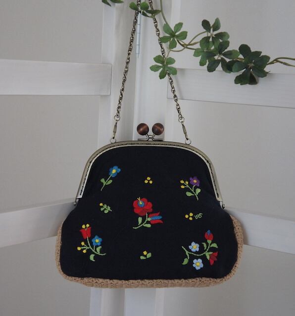 刺繍&クロシェのがま口Bag(小花柄)