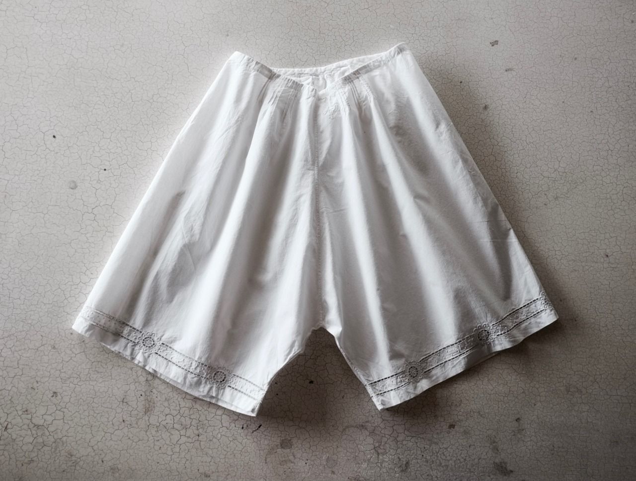 フランス 20s クッキー的白花と球の綴るショートドロワーズ アンティーク