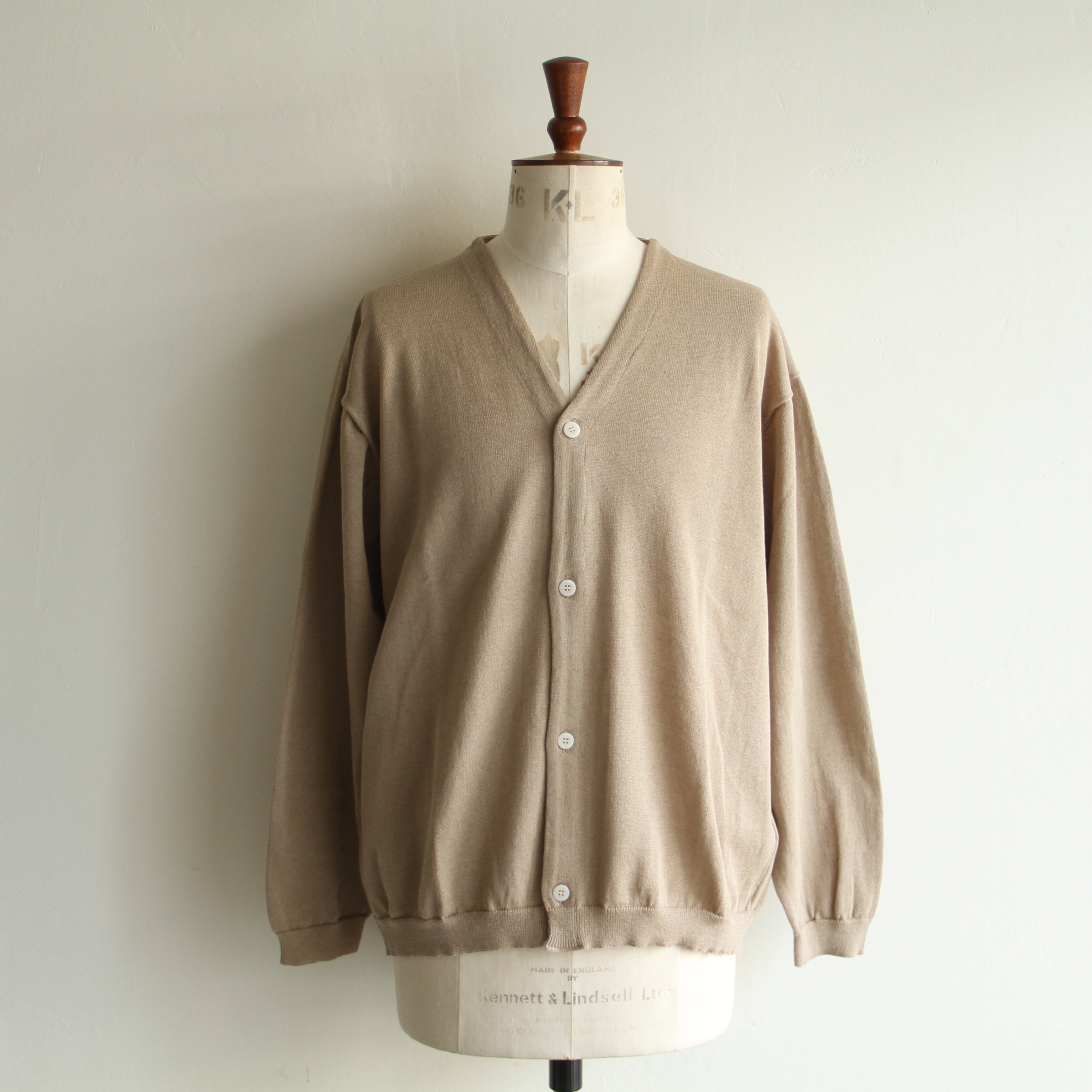 STILL BY HAND 縮絨ウール ニットカーディガン 48 キャメル STILL BY HAND Shallow v-neck cardigan | Terminal