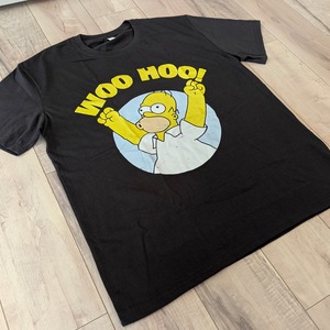 【 The Simpsons（ ザ・シンプソンズ ) 】『 WOO HOO! 』ホーマー呑気なテン上げTシャツ(笑)〚アメリカン雑貨 アメトイ〛