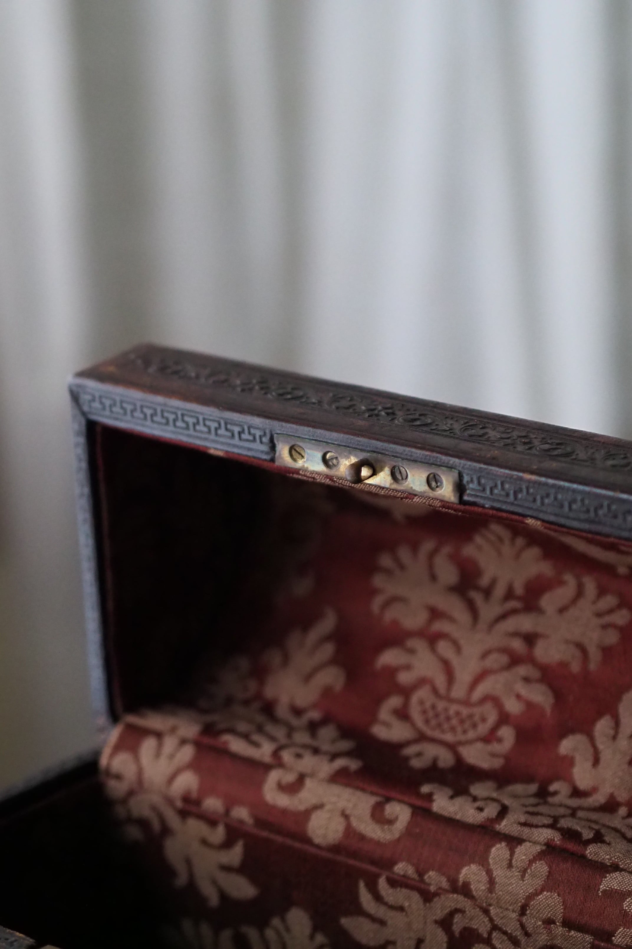 天使と花綱 革の小箱-antique leather box | アンティーク