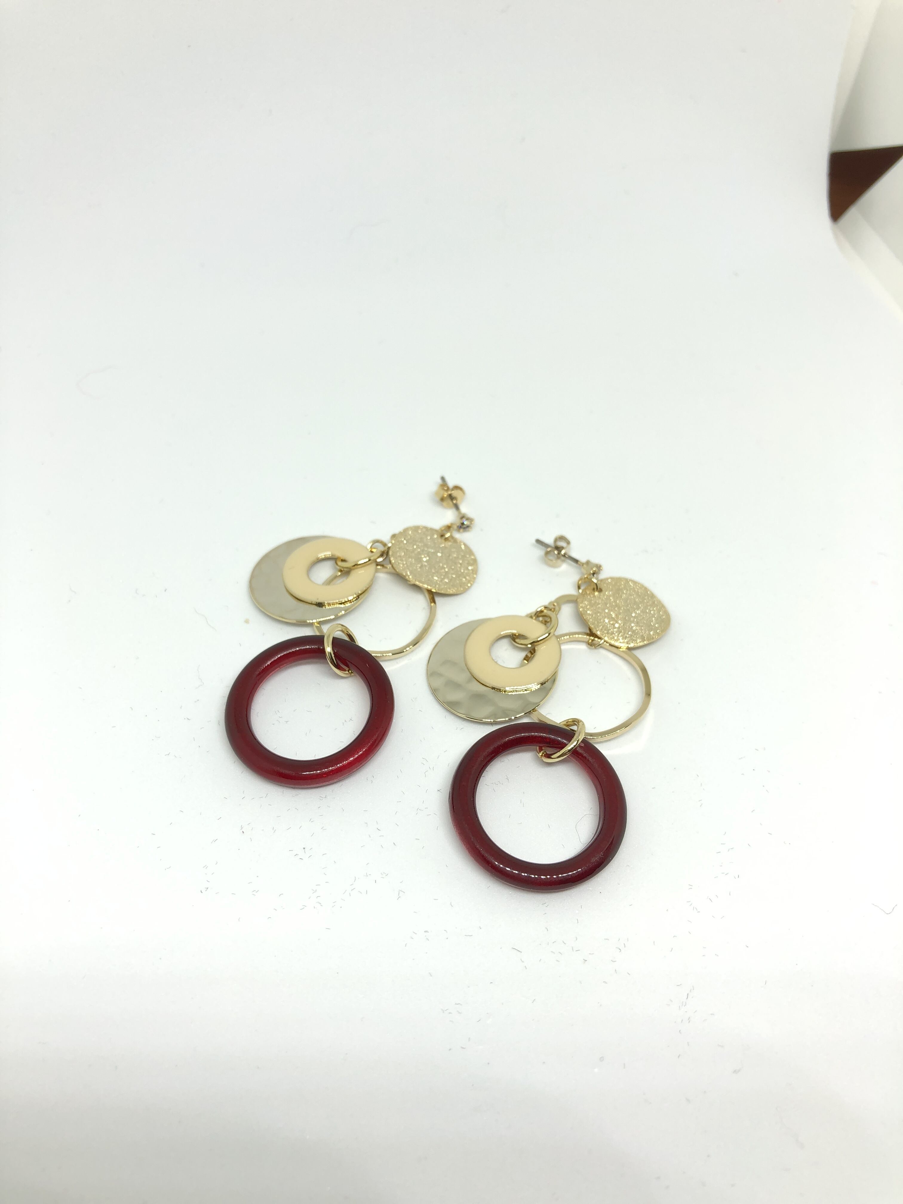 秋色アクリルリングとゴールドパーツのぶら下がりピアス | Pay ID