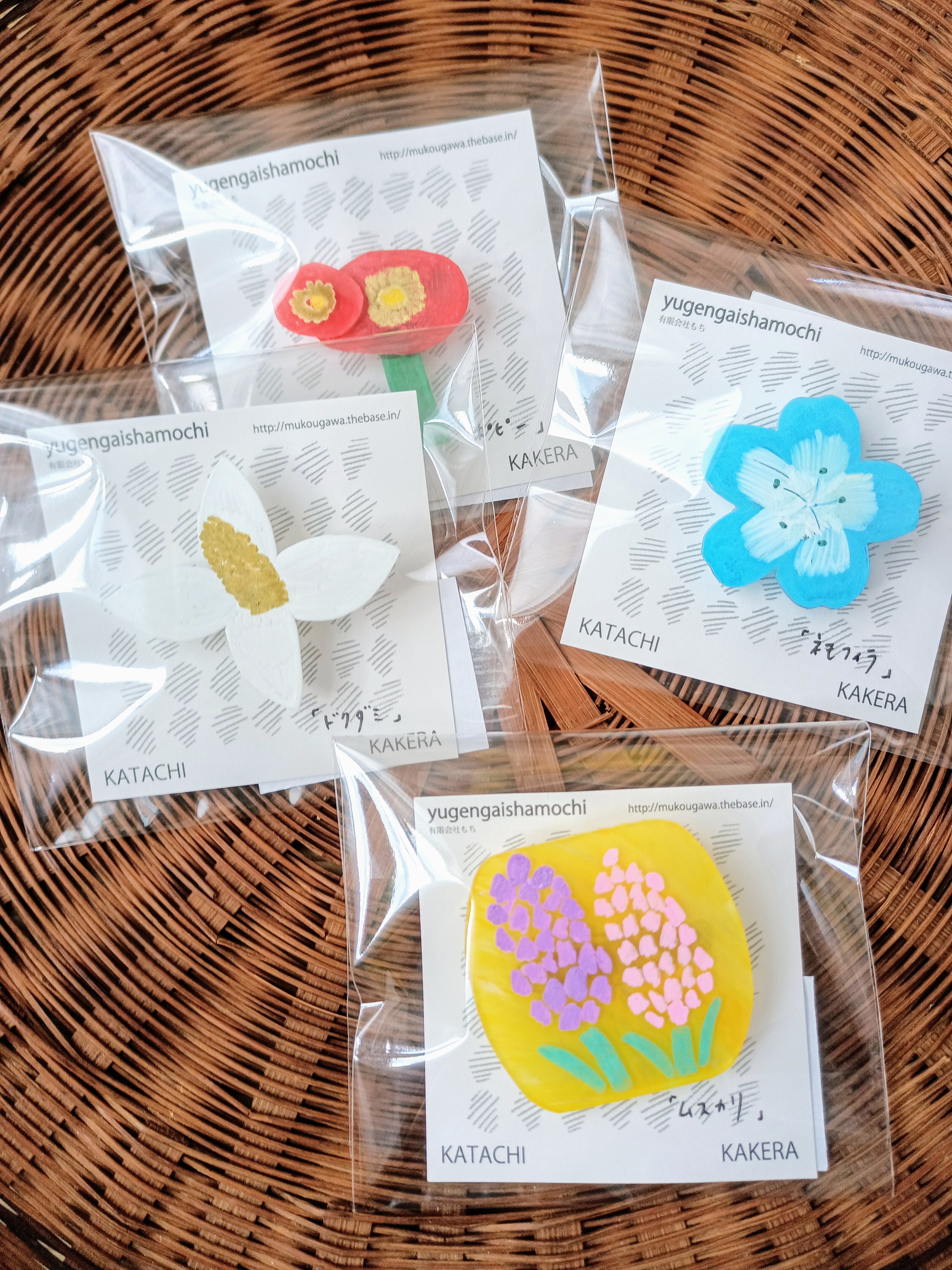 カケラ　ブローチ　ネモフィラ　花　水色