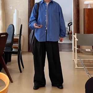 シンプルモダンブルーシャツ　0823