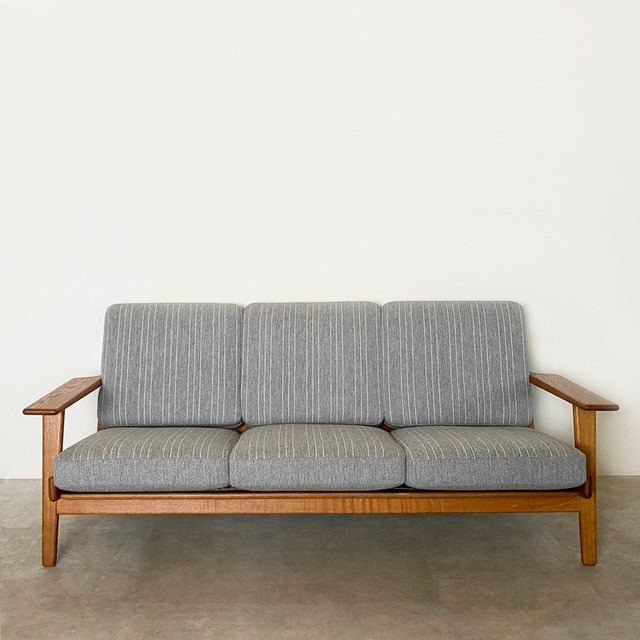 GE290 3 seater sofa by Hans J Wegner / CH011 | situraeru