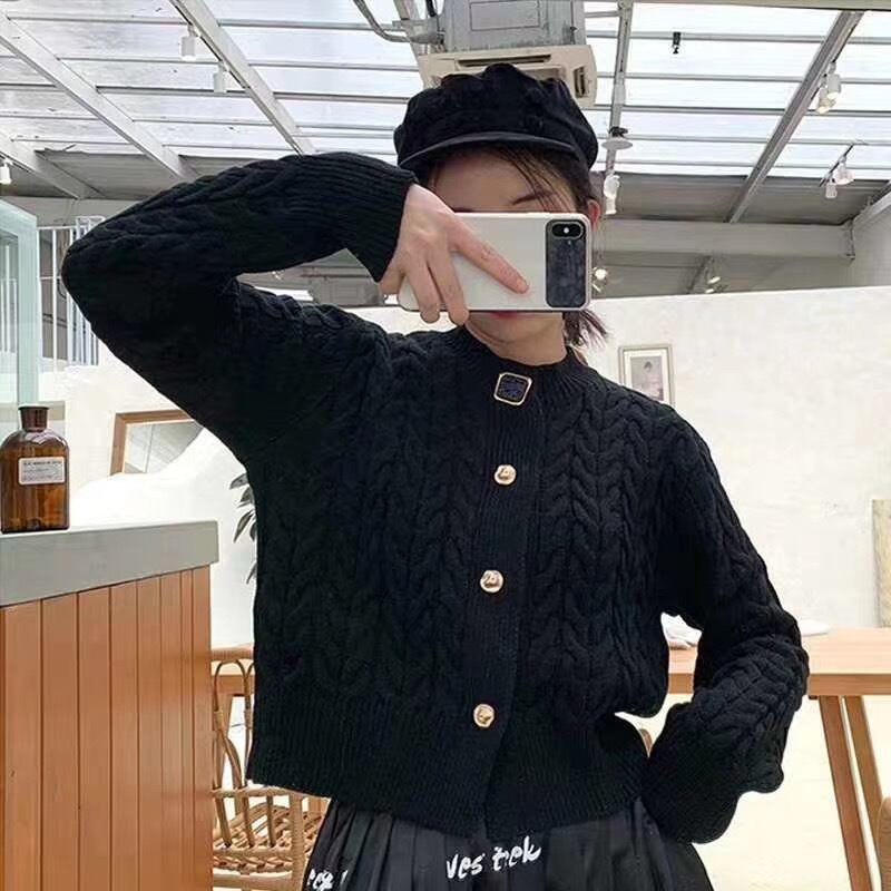 ケーブル編みニットカーディガン