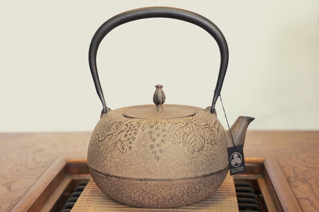 南部鉄器 山京銘 鉄瓶形小型置時計 ジャンク品 M R5815 凋ん 