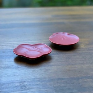 有田焼　豆皿　赤マット（梅・宝袋）