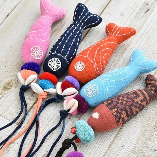 タイ  手作り カラフルなお魚チャーム
