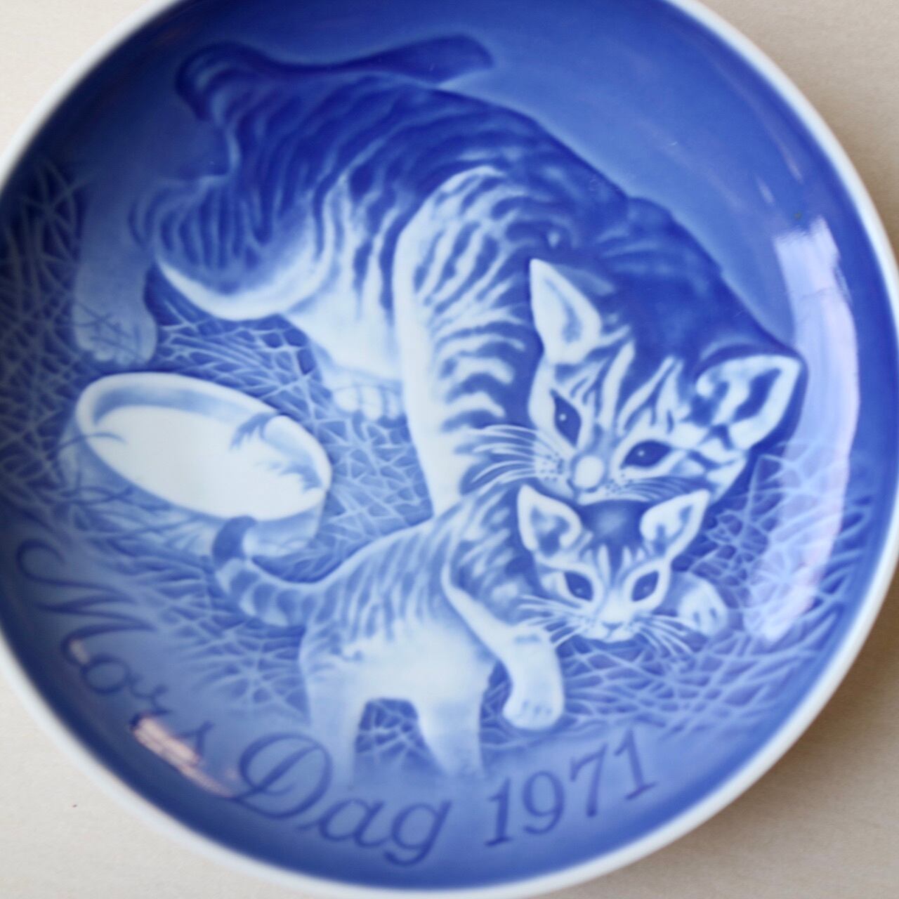 コペンハーゲン　B&Gイヤープレート　1971年　猫の親子　マザーズデイ 希少 ロイヤルコペンハーゲン イヤープレート 猫 ネコ マザーズデイ アンティーク雑貨