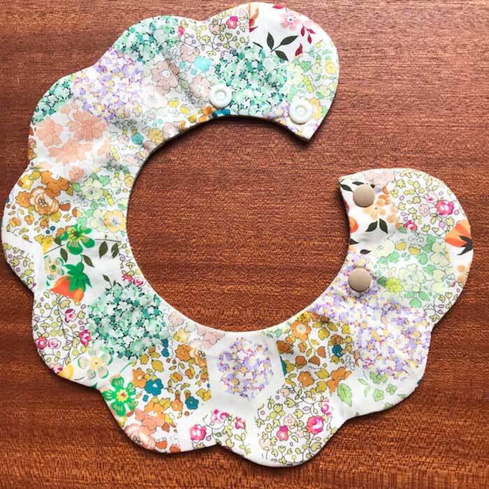 CAT BIB カラフルフラワー×サックス 猫首輪 スタイ首輪 もくもく