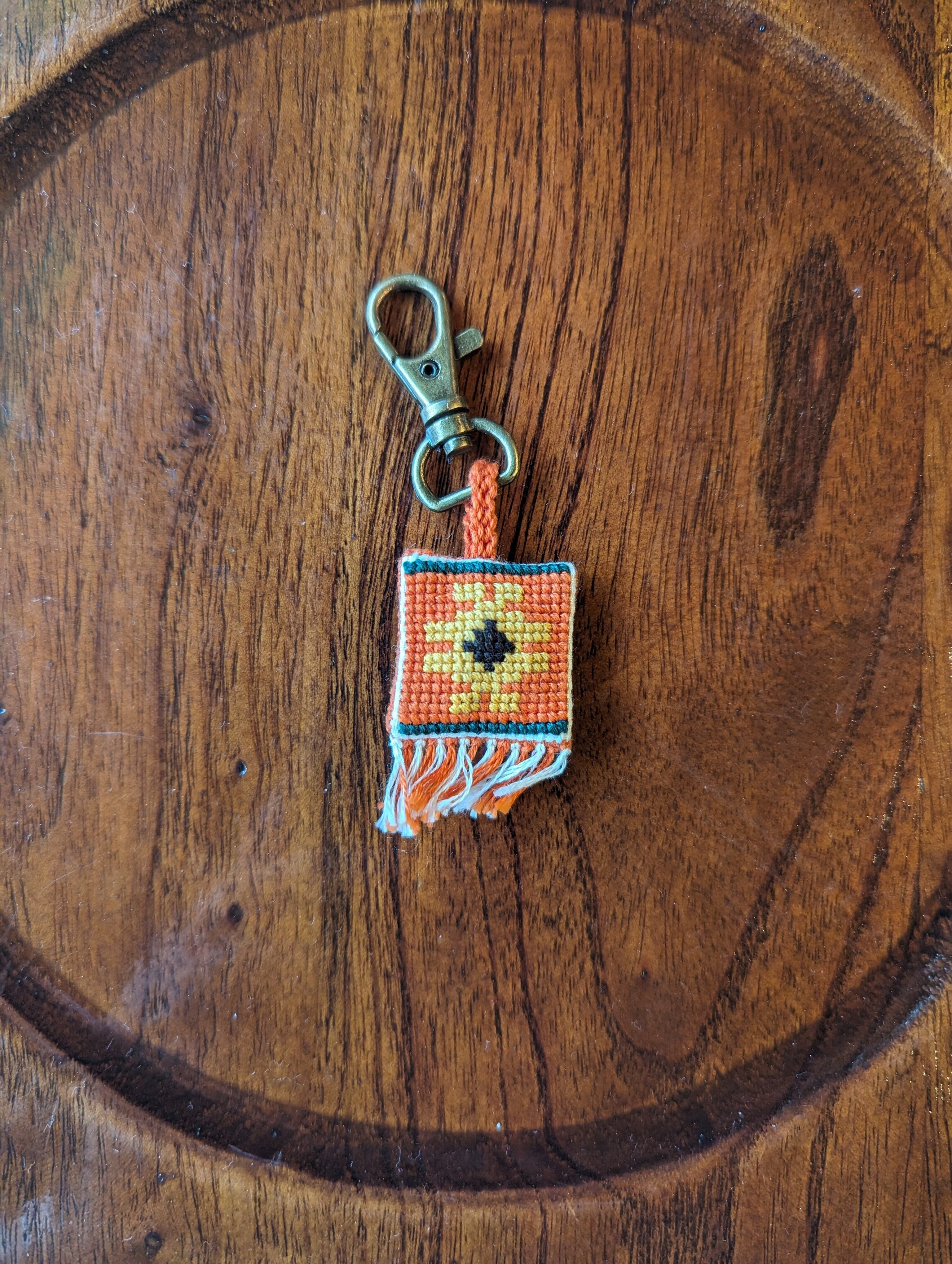 手刺繍existence キリム柄マースお守り