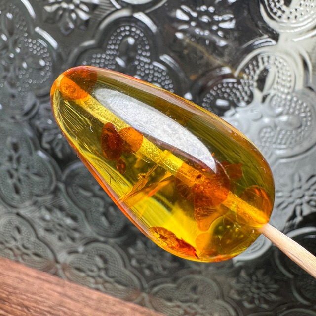 no.A5 アンバー 貫通穴　