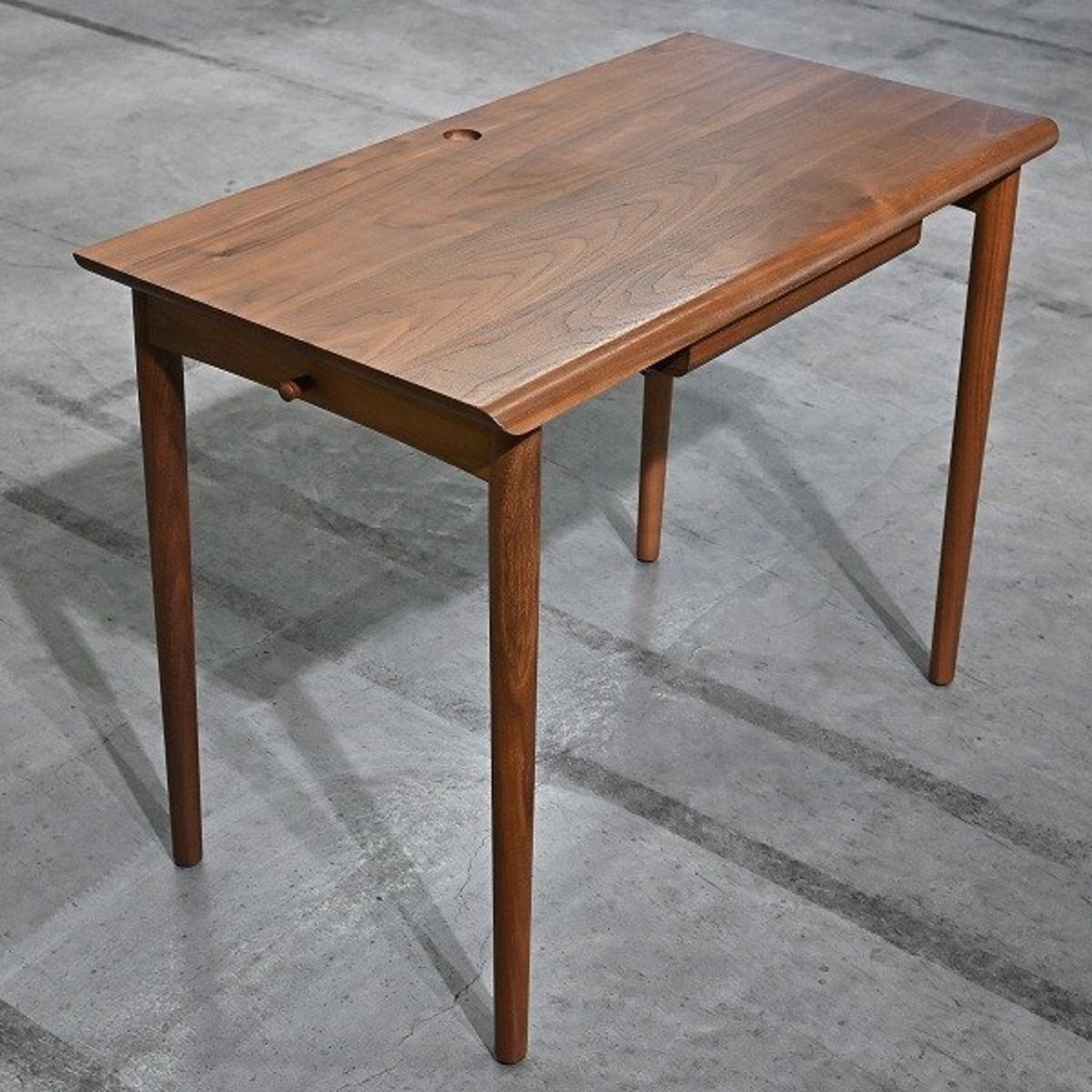 飛騨産業 15万「RODAN / DE319U WA」デスク キツツキマーク ウォールナット 無垢材 IDC大塚家具取扱い 引出し 書斎 リビング HIDA ロダン【中古家具/中古インテリア/USED家具ユーズド家具/リサイクル】