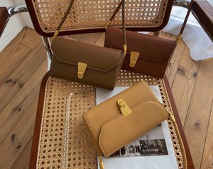 フラップショルダーバッグ