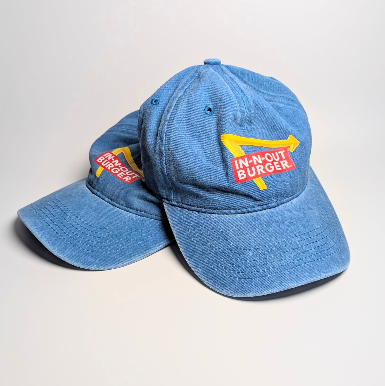 【 In-N-Out Burger( インアンドアウトバーガー / イネナウトバーガー )】 6パネルCAP / ベースボールキャップ / ウォッシュ加工 / ピグメント加工 〚アメリカン雑貨 アメトイ〛