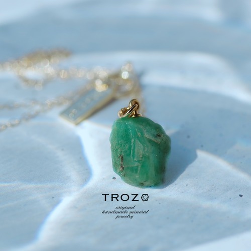 【108 Emerald Song Collection】 エメラルド 鉱物原石 14kgfネックレス 天然石 アクセサリー