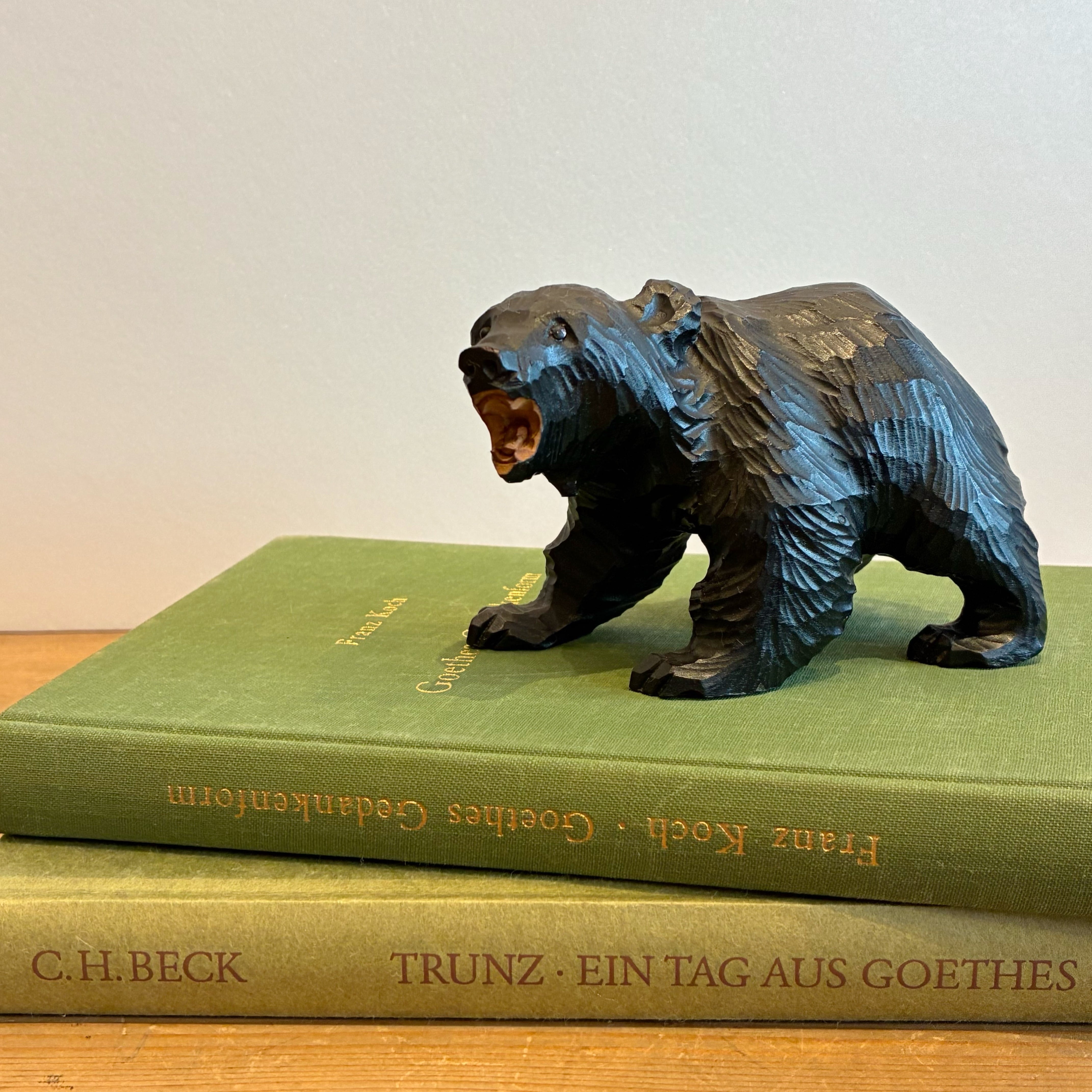 ちょうどいい木彫り熊 | POTLATCH