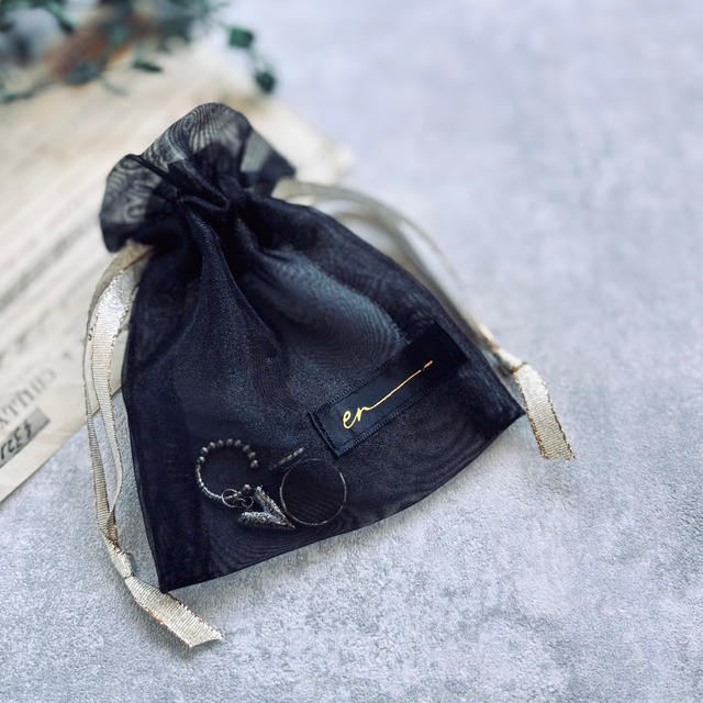 ブランドロゴ入り オーガンジー巾着｜ギフトラッピングやご自身のアクセサリー入れにも