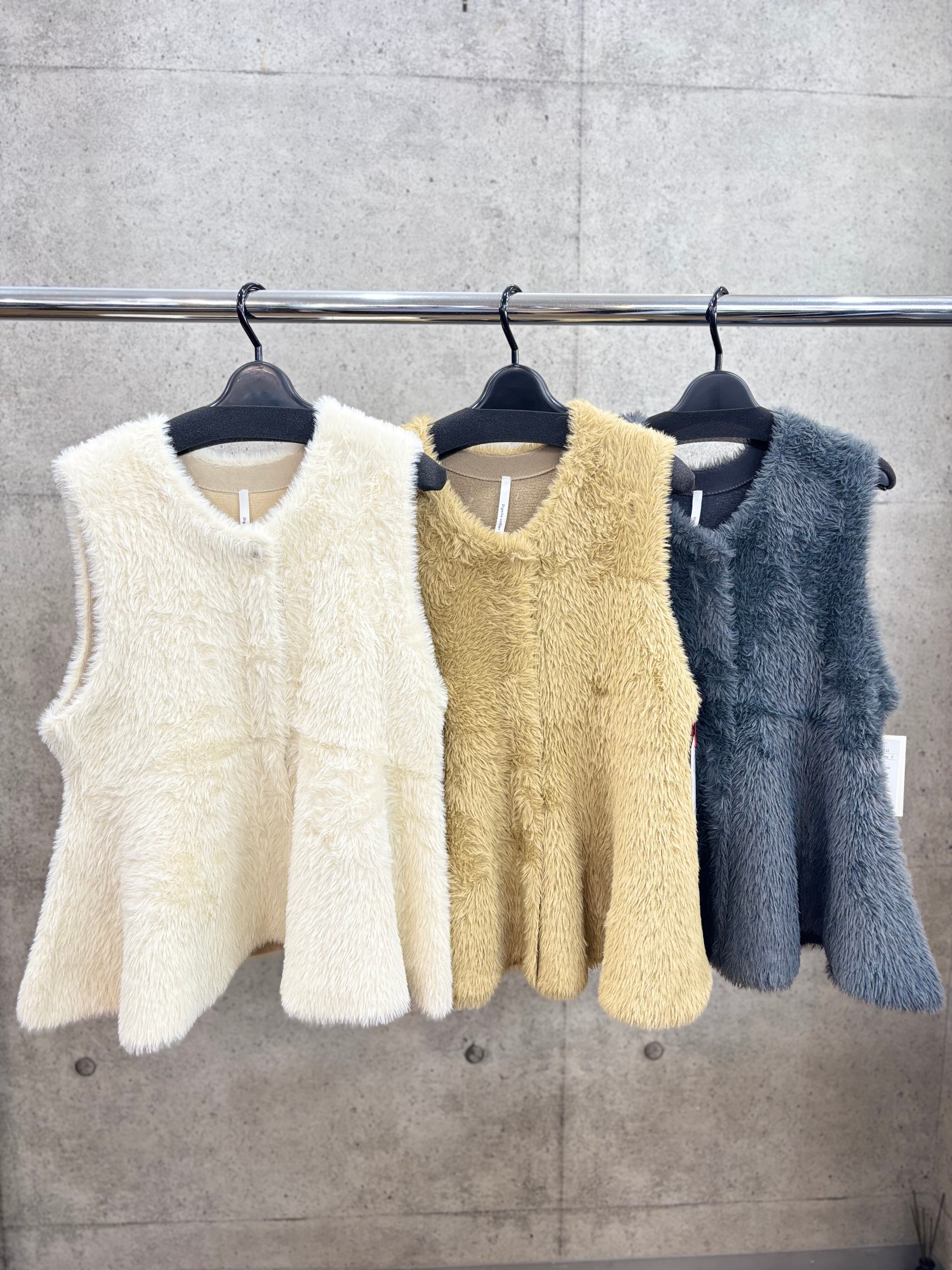 【送料無料】DigniteCollier(ディニテコリエ) フェザーヤーンペプラムジレ ふわふわ 80256143